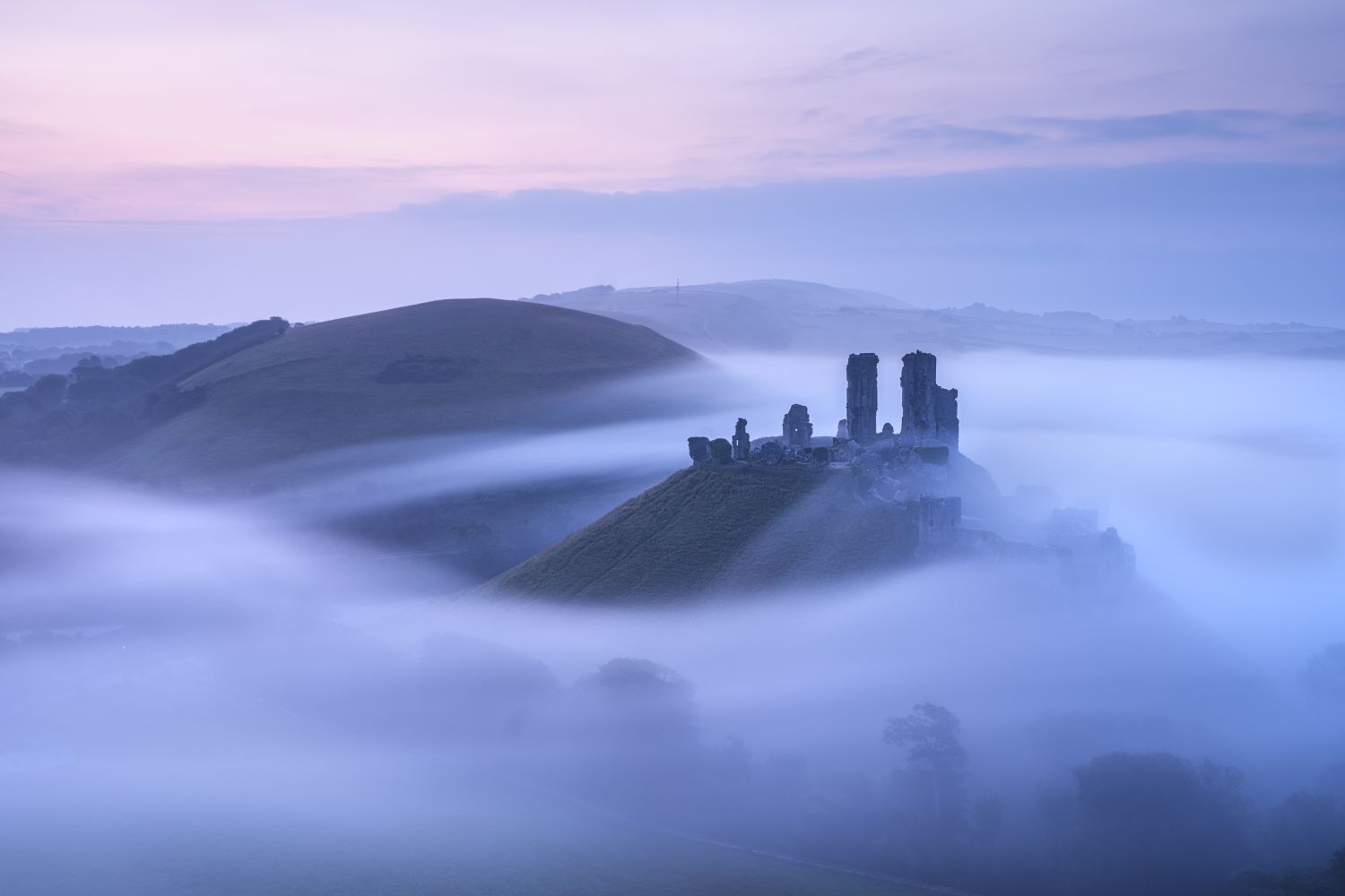 September mist, Corfe Castle